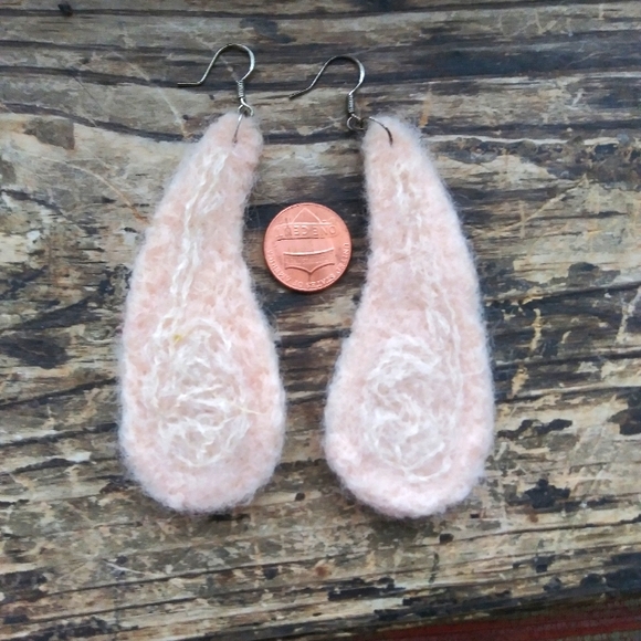 'Peachy Keen' Wool + Sterling Earrings - Picture 3 of 3